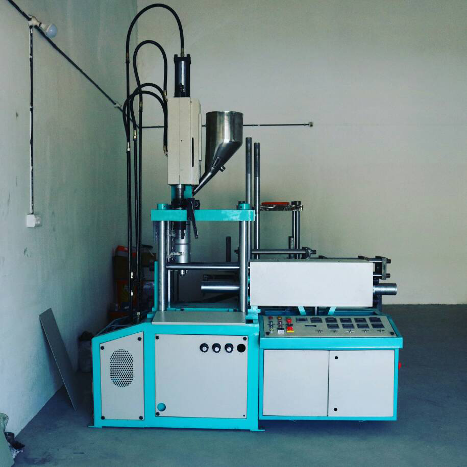 Toggle Type vertical Injection Moulding Machine